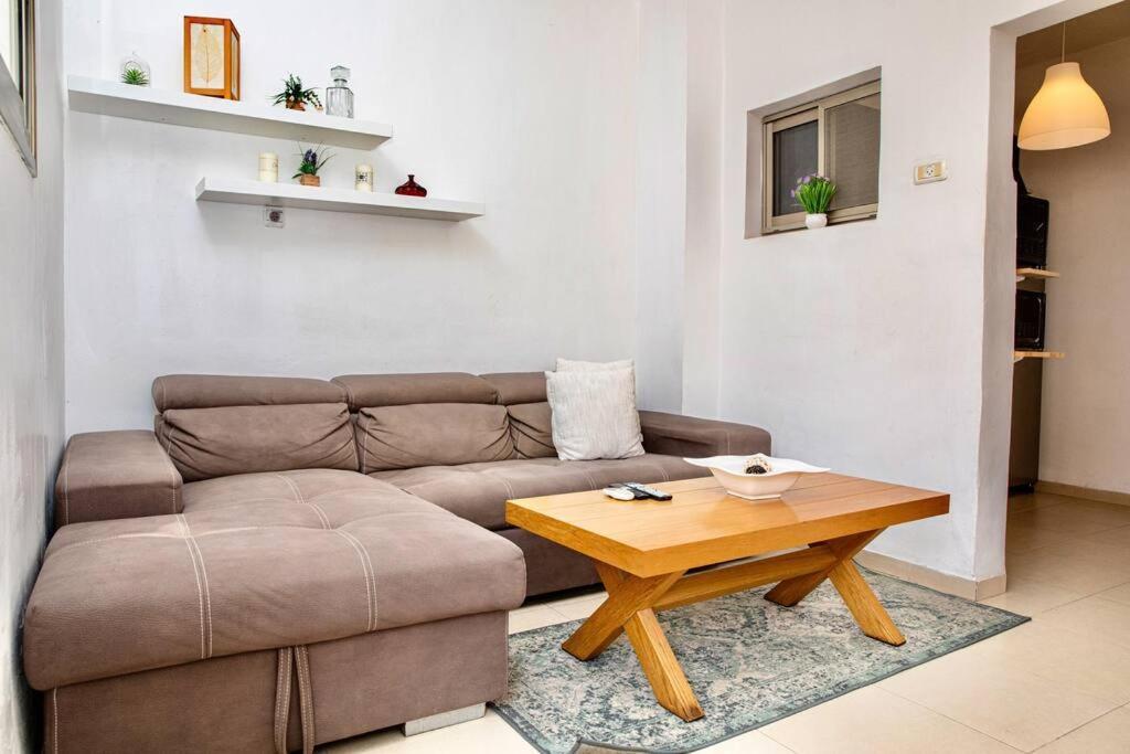 Homey Apartment Near The Beach Hadera Eksteriør bilde