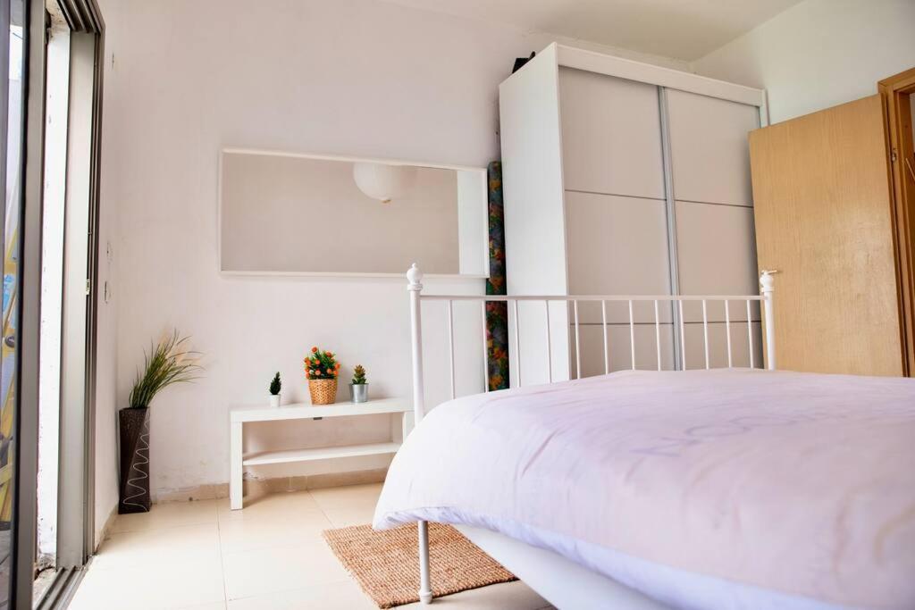 Homey Apartment Near The Beach Hadera Eksteriør bilde