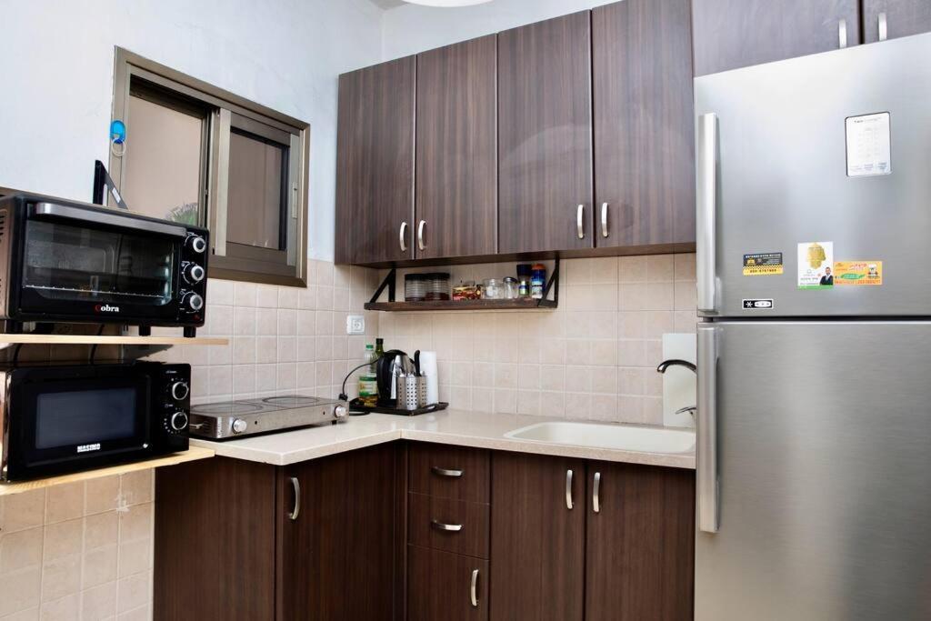 Homey Apartment Near The Beach Hadera Eksteriør bilde