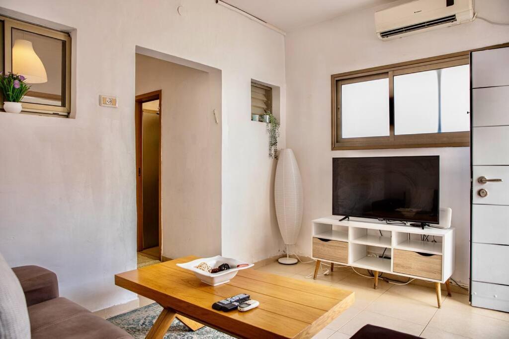 Homey Apartment Near The Beach Hadera Eksteriør bilde