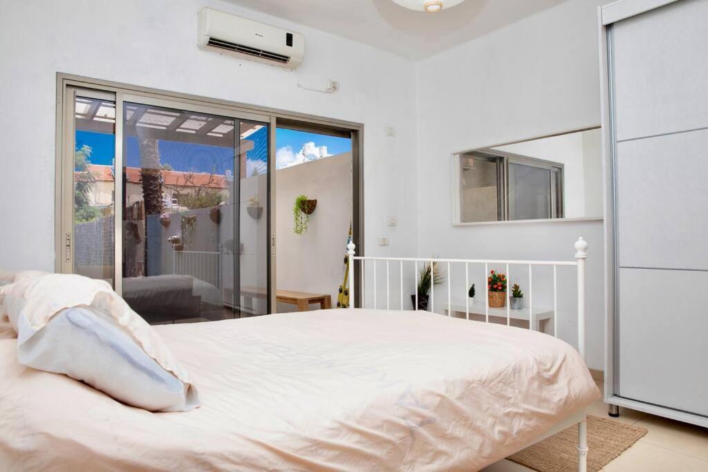 Homey Apartment Near The Beach Hadera Eksteriør bilde